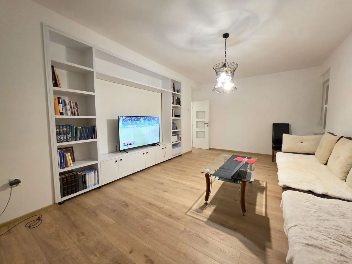 Koševo, Patriotske lige, 65m2, dvosoban, VII sprat, lift, renoviran, centralno gradsko grijanje, 380.000KM.