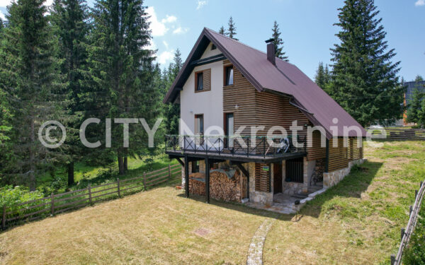 Jahorina, Dvorišta, 150m2, zemljište 412m2.