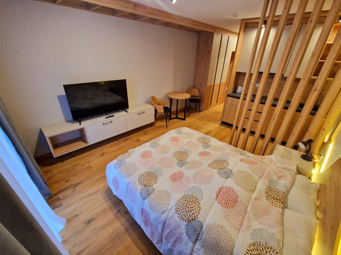 Jahorina, Olimpijska, Apart hotel Vučko, 28m2, dvosoban apartman, kompletno opremljeni, centralno grijanje, klima, blinda, cijena po dogovoru.