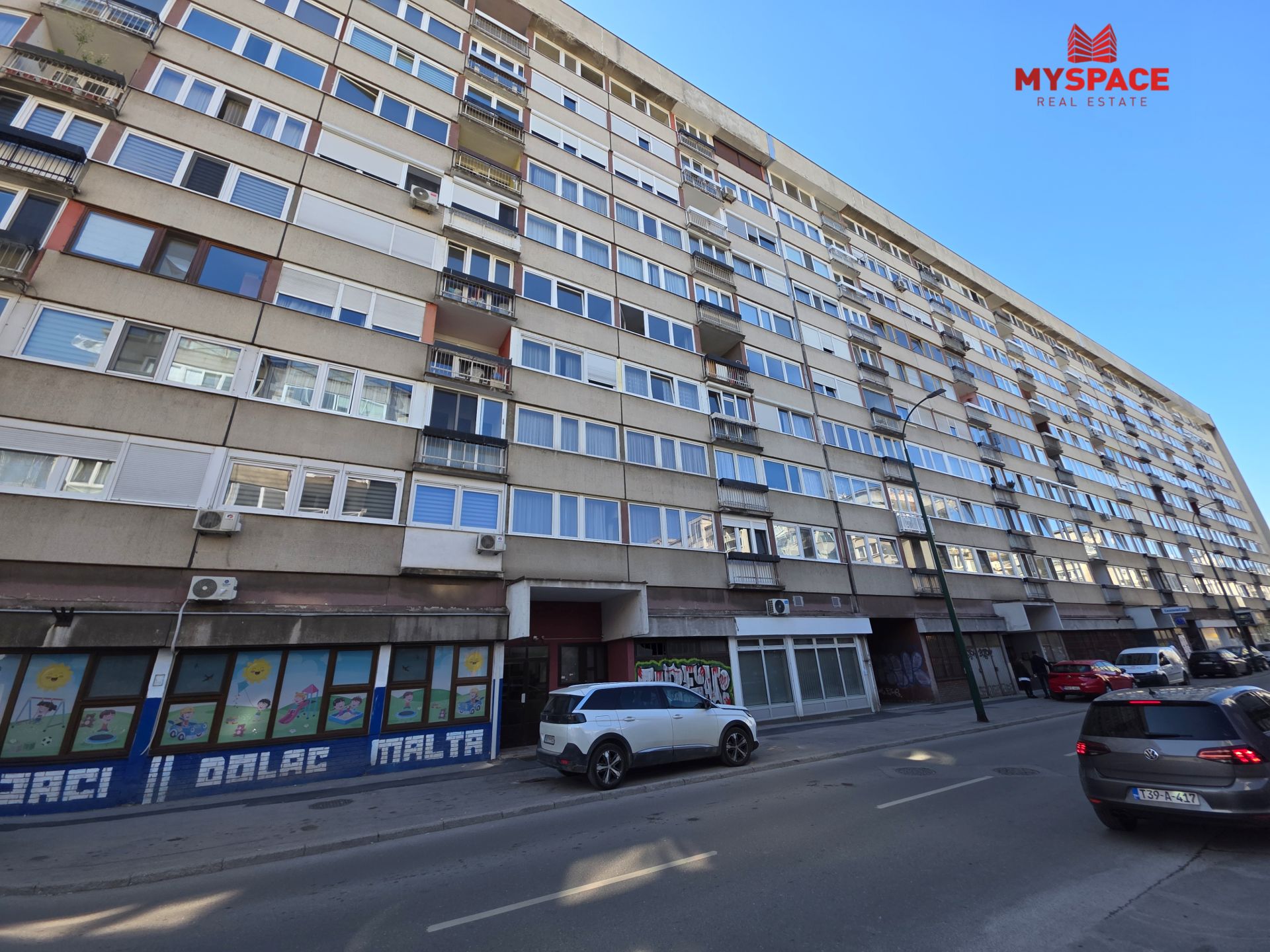 Dolac Malta, Envera Šehovića, 43m2, jednosoban, IV sprat, lift, PVC stolarija, centralno gradsko grijanje, 239.000KM.