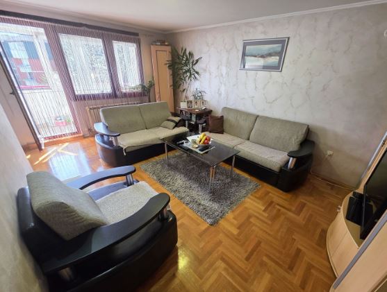 Dobrinja, Trg sabora bosanskog, 71(102)m2, četverosoban, III sprat, dvoetažni, centralno gradsko grijanje, balkon, blinda, 288.000KM.