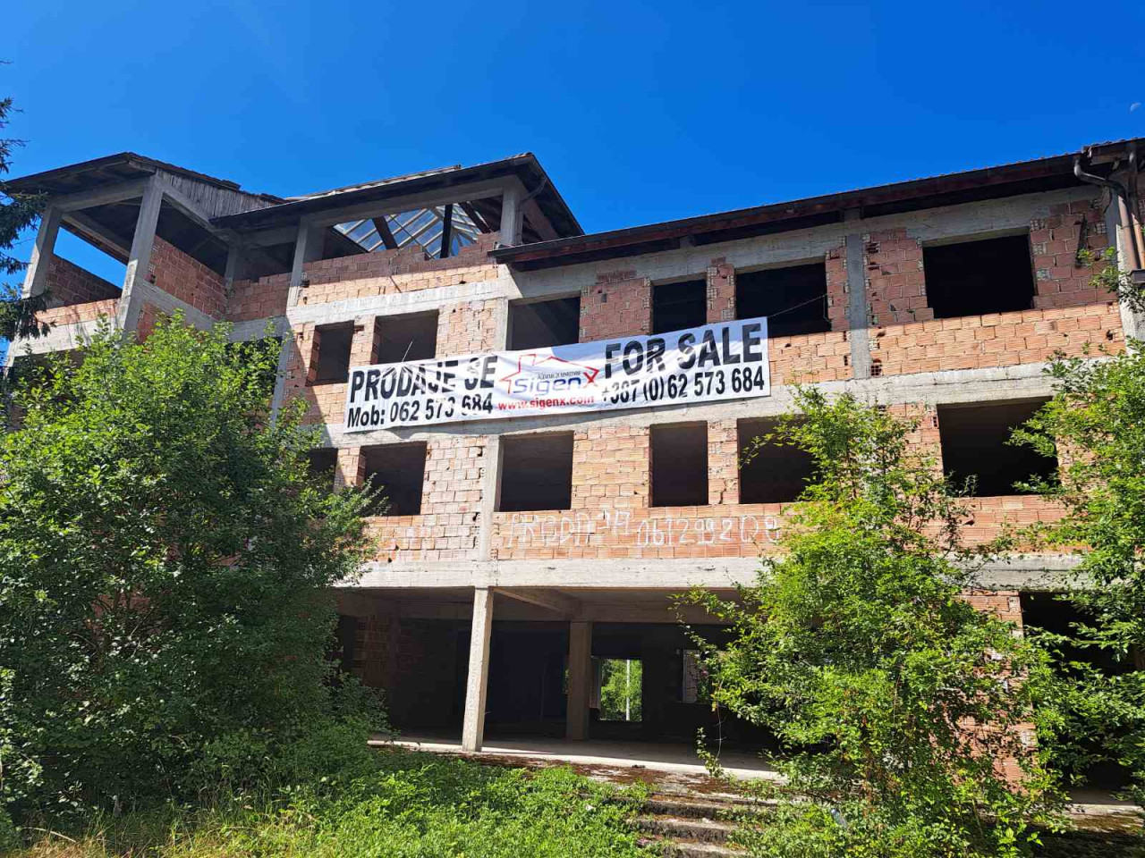 Rakovica, Kobiljača, 417m2, tri etaže, zemljište 1.431m2.
