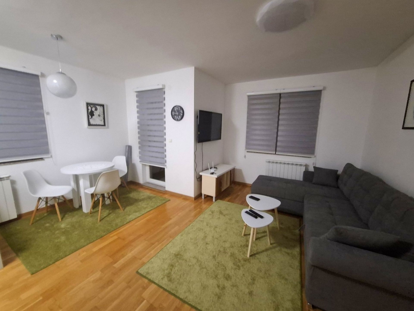 Istočno Sarajevo, Akademika Petra Mandića, 47m2, dvosoban, novogradnja, lift, namješten, balkon, grijanje na struju, PVC stolarija, 175.000KM.