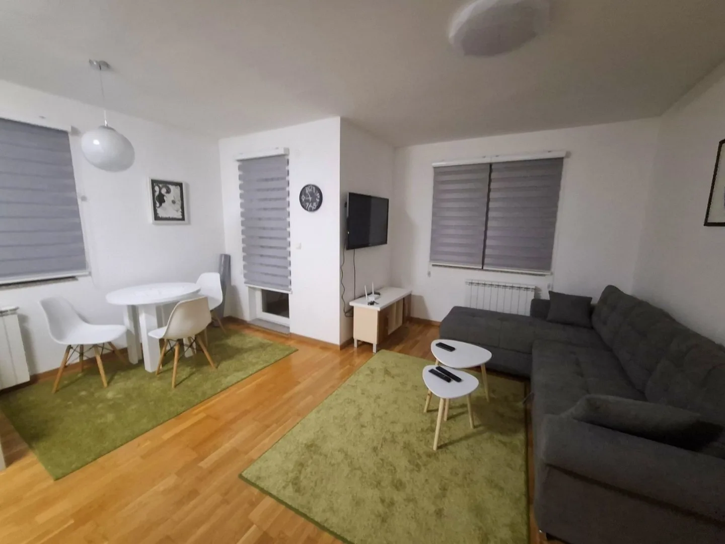 Istočno Sarajevo, Akademika Petra Mandića, 47m2, dvosoban, novogradnja, lift, namješten, balkon, grijanje na struju, PVC stolarija, 175.000KM.