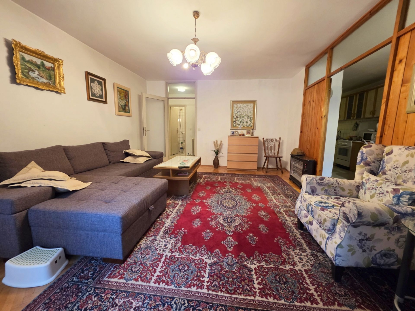 Kovačići, Trnovska, 78m2, trosoban, I sprat, lift, balkon, PVC vanjska stolarija, centralno gradsko grijanje, 483.600KM.