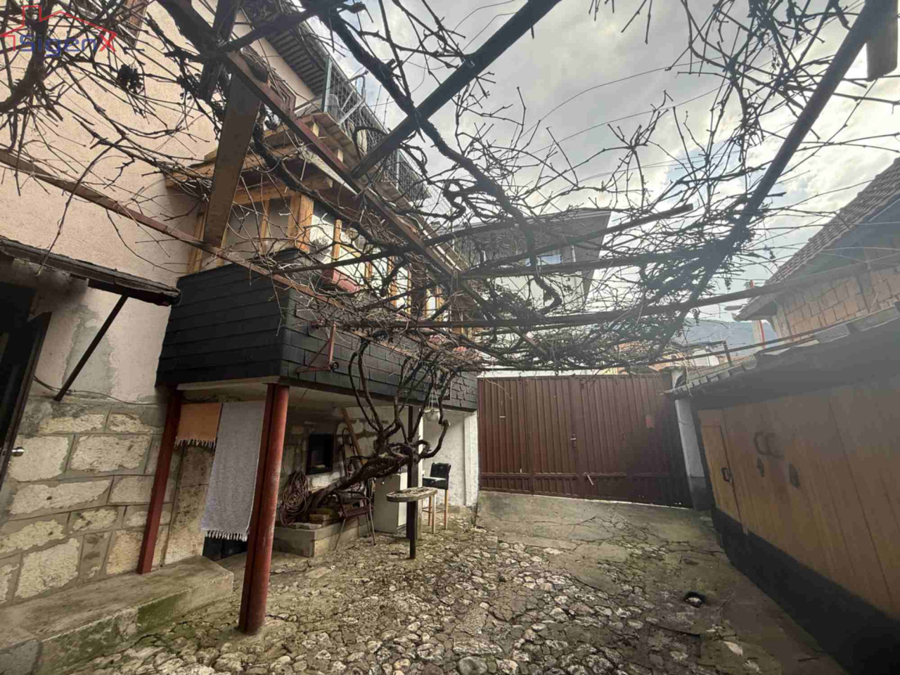 Alifakovac, Braće Morić, 96m2, pr+s, dvorište 128m2.