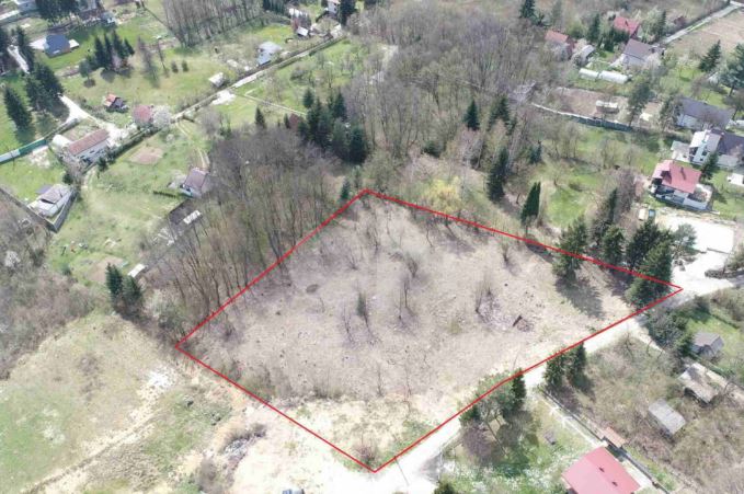 Rakovica, 5.000m2, uz asfaltni put, sa infrastrukturom.