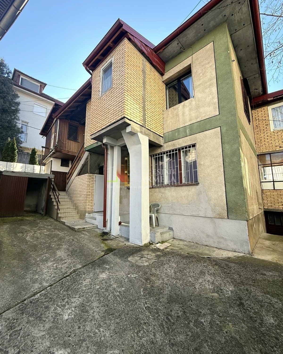 Bistrik, Donja čikma, u tlocrtu 105m2, su+pr+s+pk, parcela 288m2.