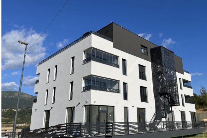 Šip, 72m2, prizemlje, novogradnja, pogodan za različite djelatnosti kancelarijskog tipa.