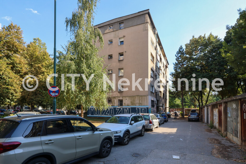 Grbavica, Grbavička, 26m2, garsonjera, visoko prizemlje, namještena.