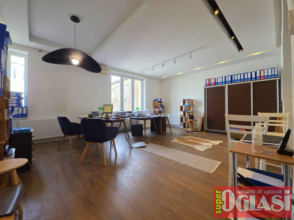Stari Grad, Ferhadija, 120m2, četvorosoban, IV sprat, balkon, ostava, renoviran, etažno plinsko grijanje, blinda, 850.000KM.