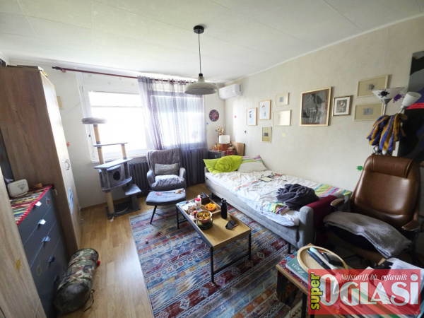 Dobrinja, Dobrinjske bolnice, 48m2, dvosoban, VI sprat, lift, centralno gradsko grijanje, klima, PVC stolarija, 240.000KM.