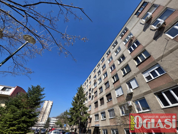 Čengić Vila, Gradačačka, 52m2, dvosoban, suteren, renoviran, blinda, centralno gradsko grijanje, 215.000KM.