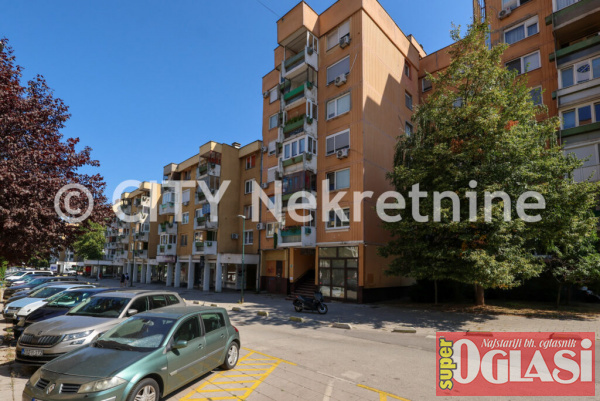 Alipašino, C faza, Trg nezavisnosti, 72m2, trosoban, visoko prizemlje.