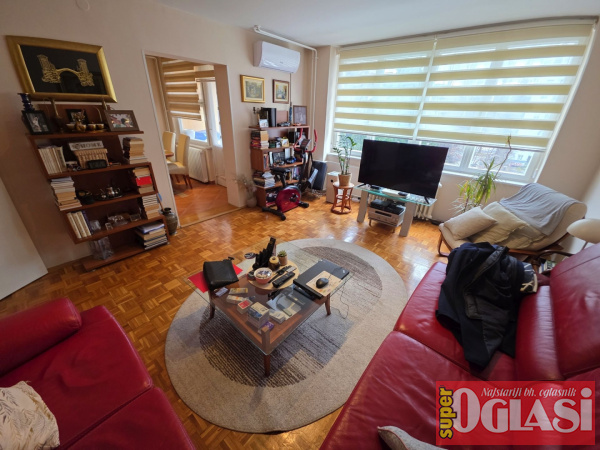 Grbavica, Aleja lipa, 75m2, trosoban, IV sprat, renoviran, centralno gradsko grijanje, klima, balkon, 415.000KM.