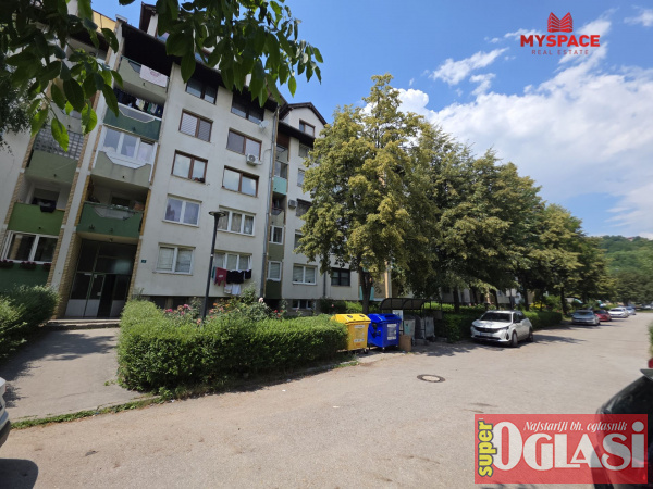 Dobrinja, Gandijeva, 63m2, trosoban, suteren, renoviran, centralno gradsko grijanje, 209.500KM.