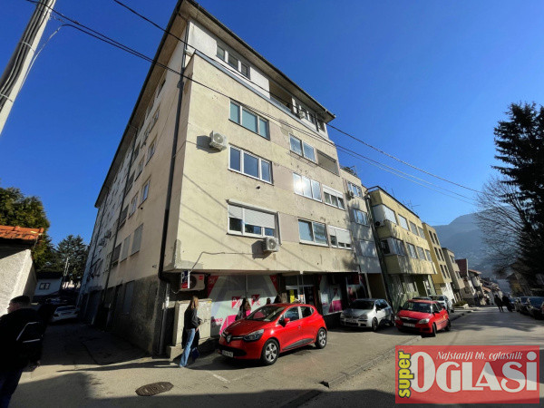 Stari Grad, Logavina, 81m2, četverosoban, II sprat, etažno plinsko grijanje, blinda vrata, balkon, renoviran, 480.000KM.